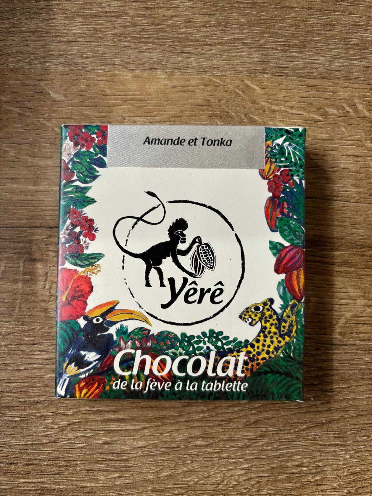 2 disques de chocolat noir 72% & Amandes et Fève de Tonka