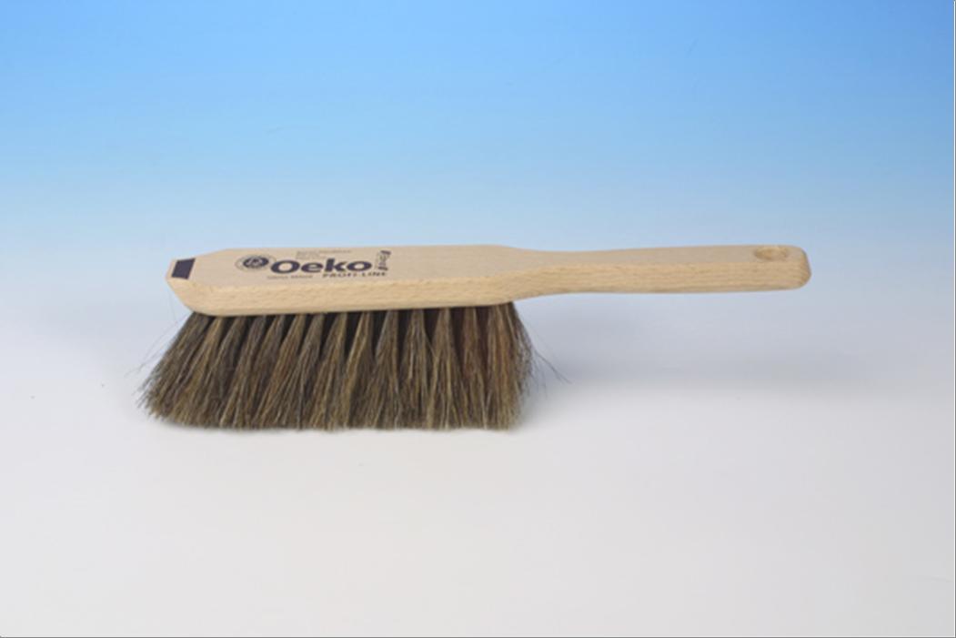 Balai à main. 28 cm bois de hêtre suisse brut. pur crin. grattoir pratique