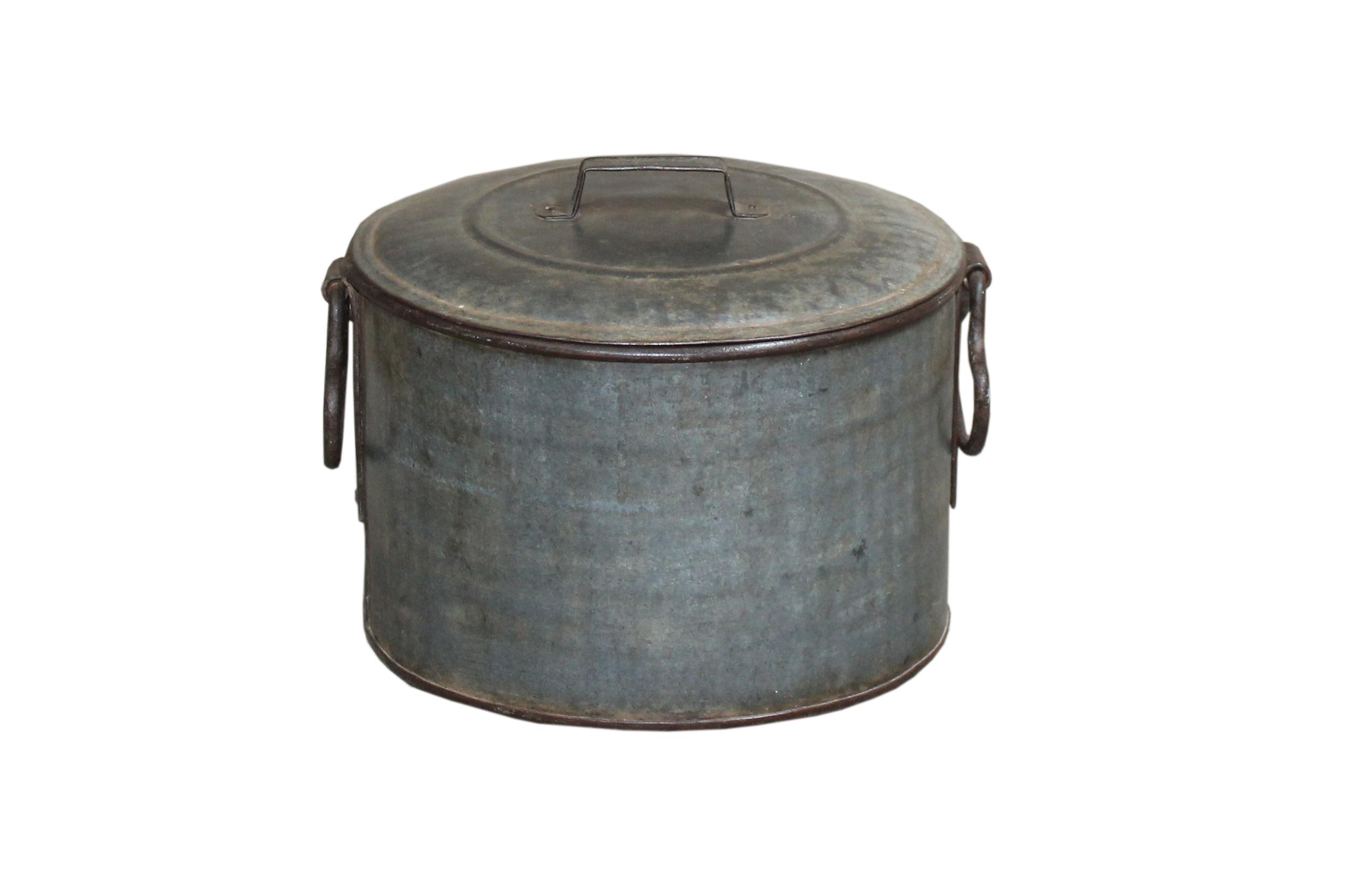Boite en zinc ronde ancienne