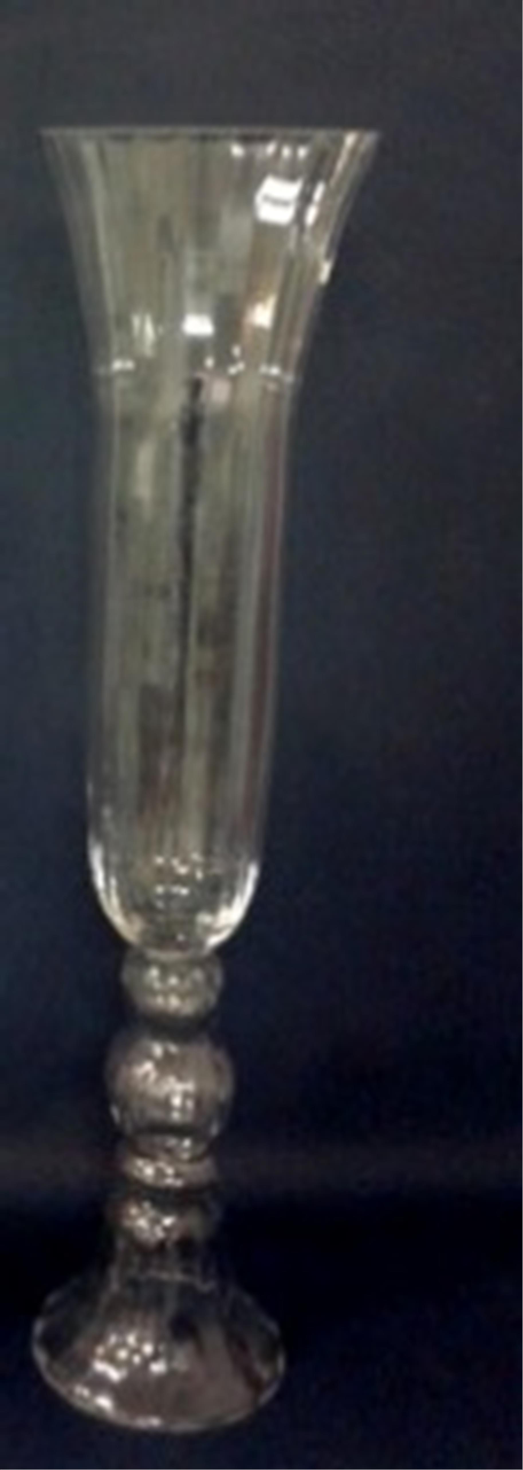 Vase flute sur pied