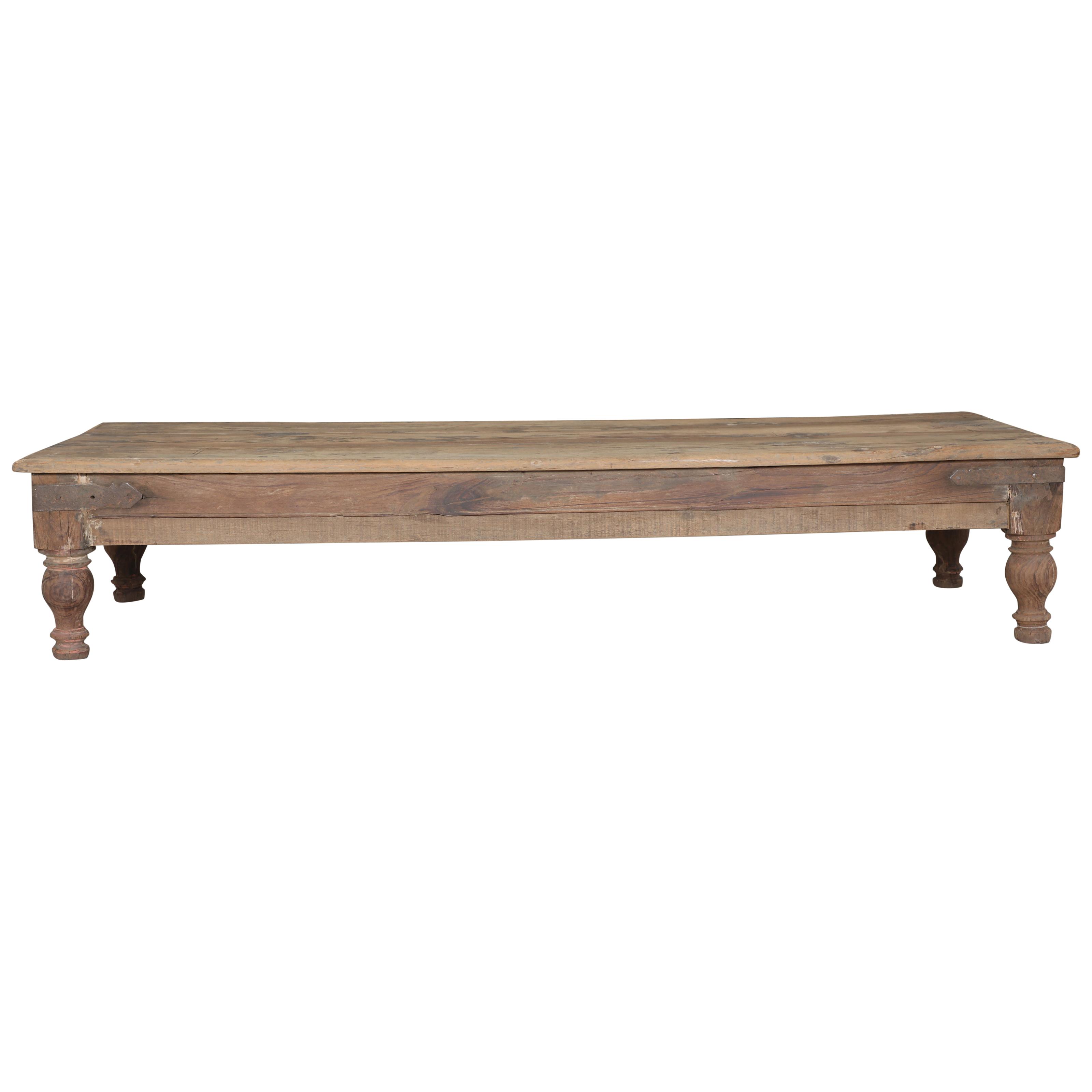 Table basse en teck ancien