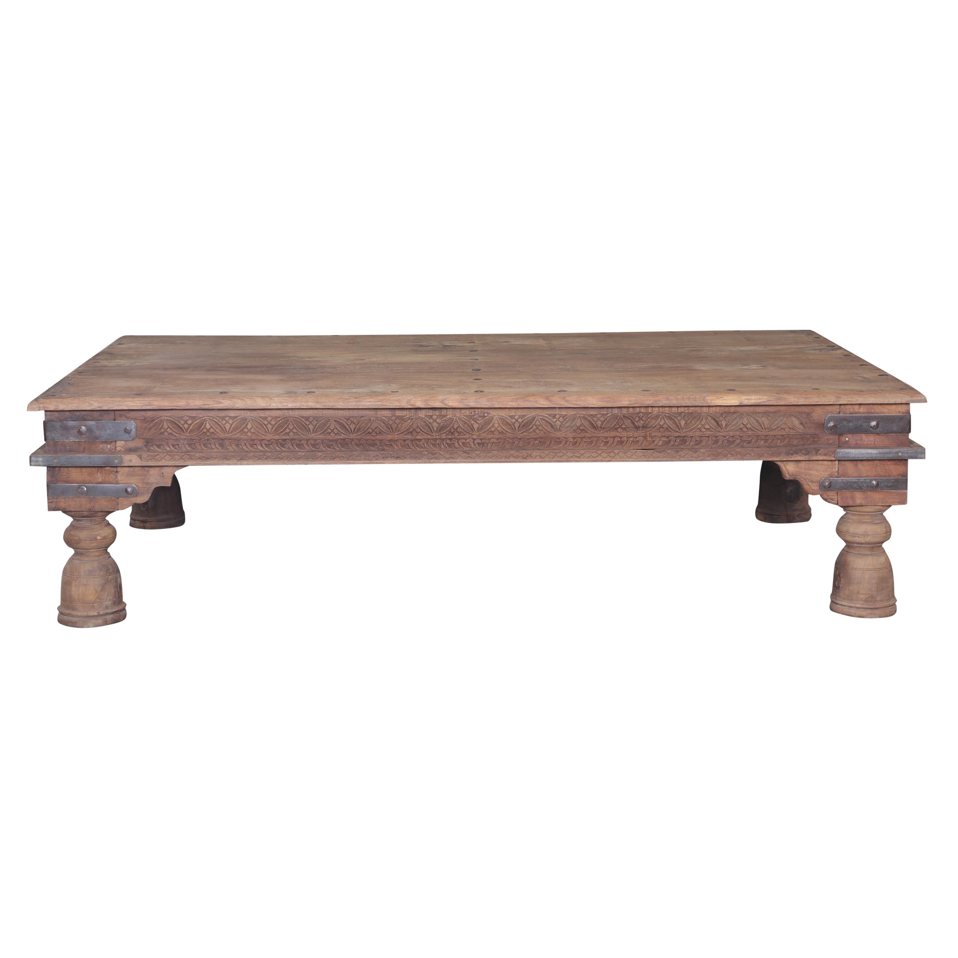 Table basse en teck ancien