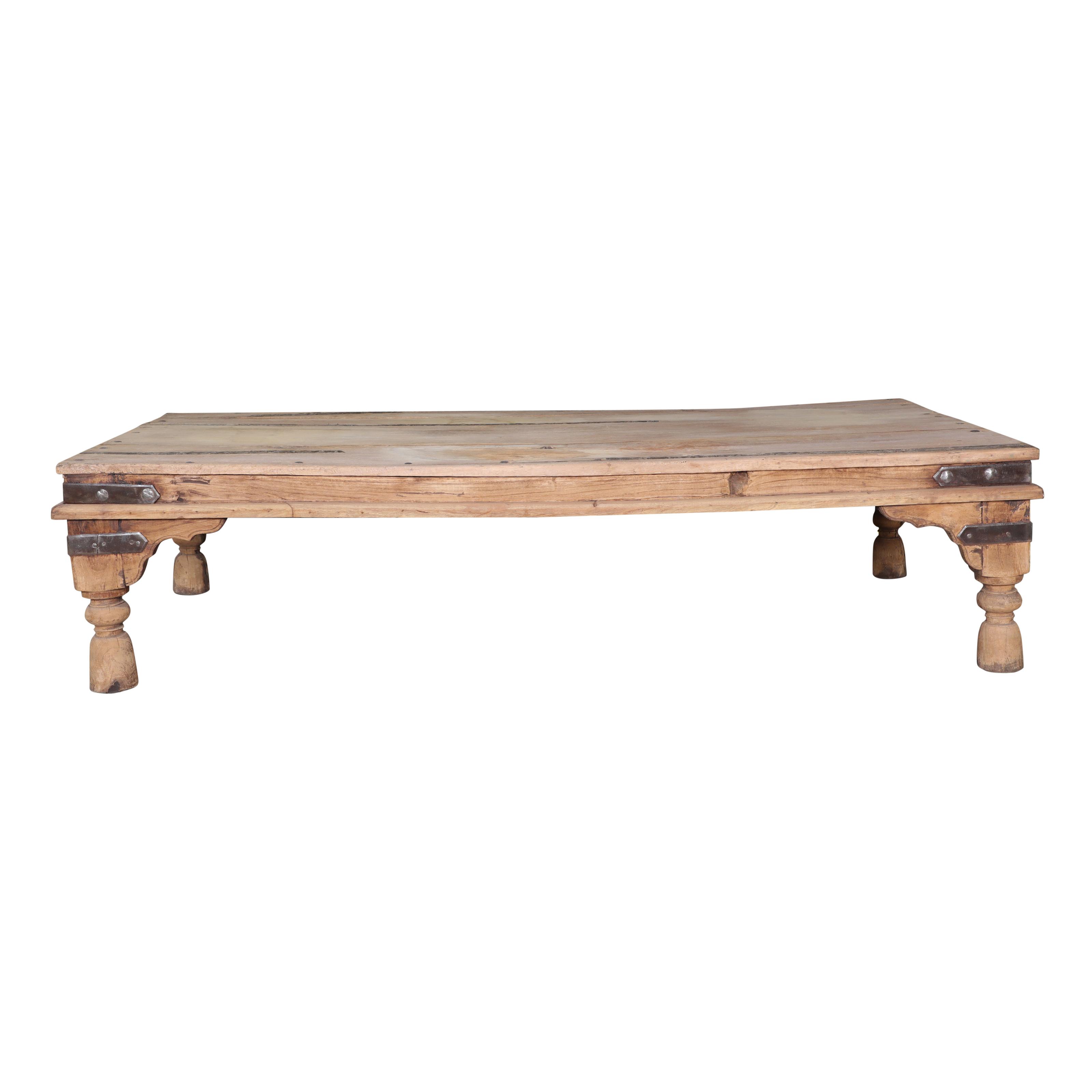 Table basse en teck ancien