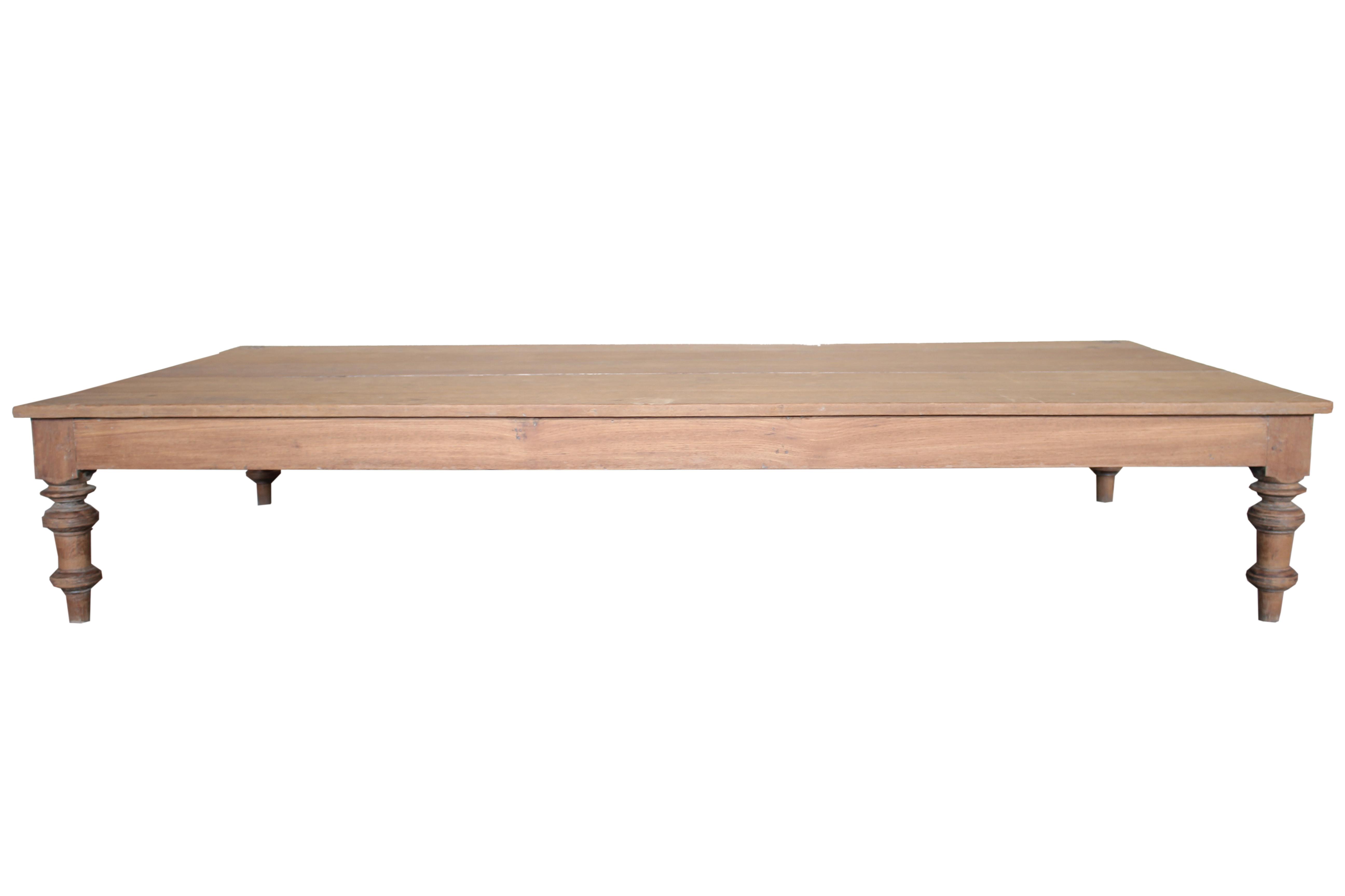 Table basse en teck ancien