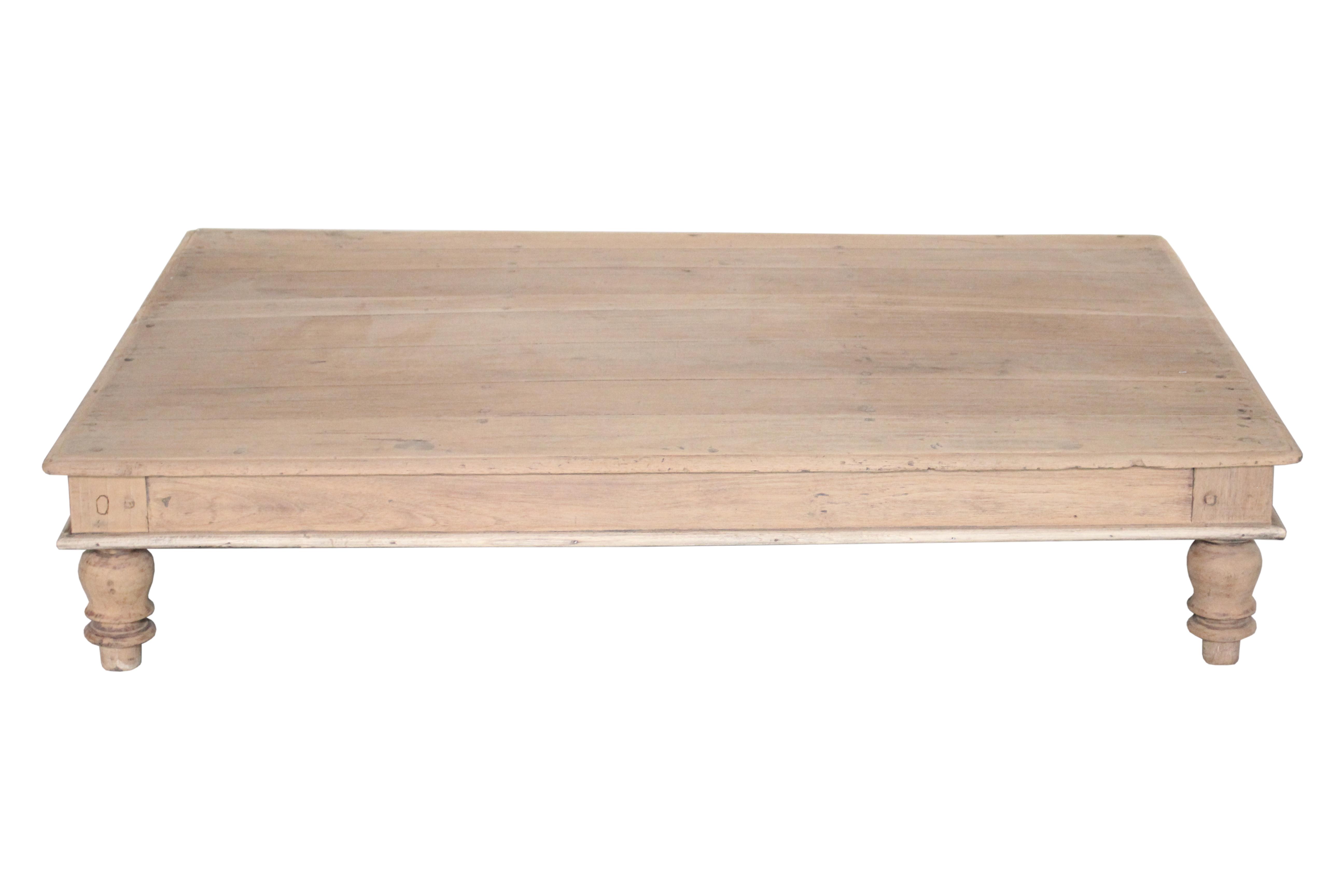 Table basse en teck ancien