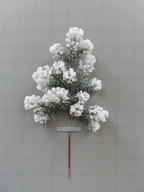 Pin enneigé en branche artificiel