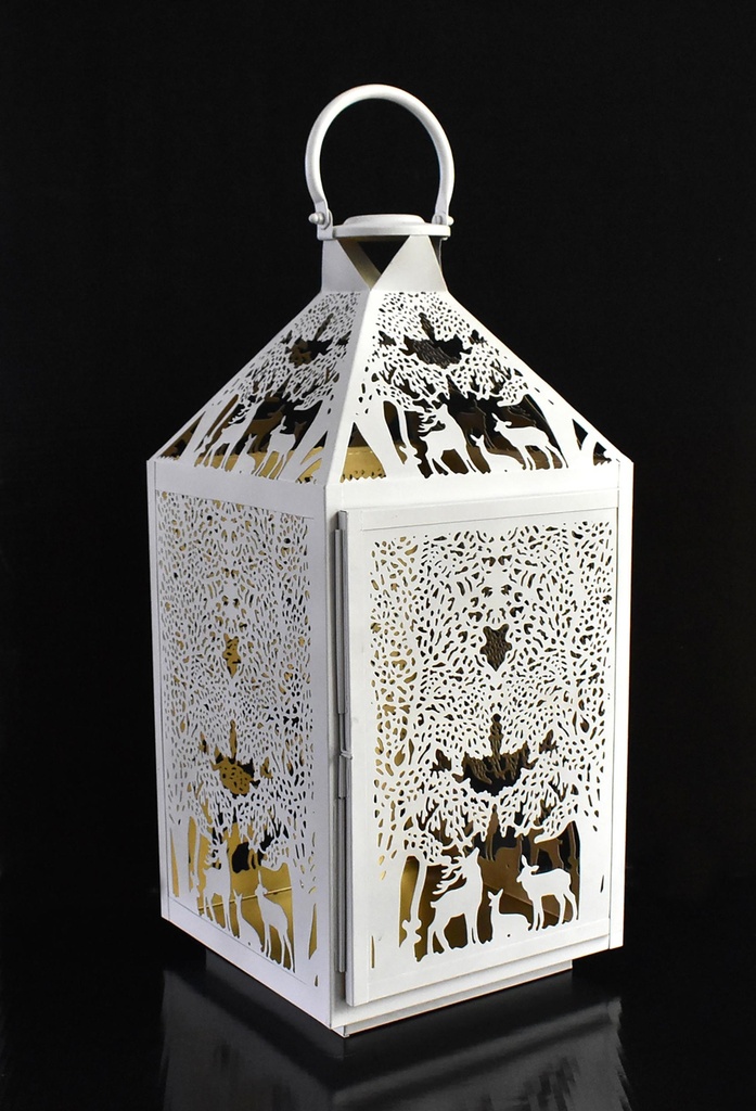 Lanterne Les Cerfs dans la forêt