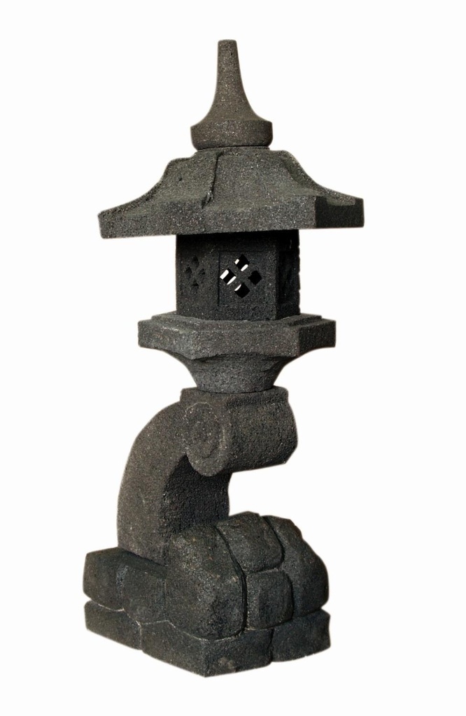 Lanterne de jardin de style japonais, fabriquée à partir de pierre d'Andesit. En plusieurs parties.