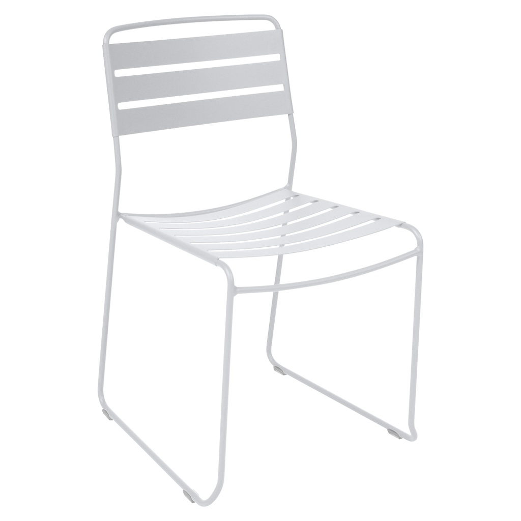 Chaise surprising empilable