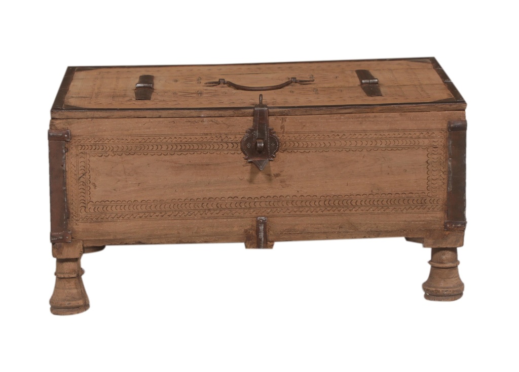 Coffre en teck ancien