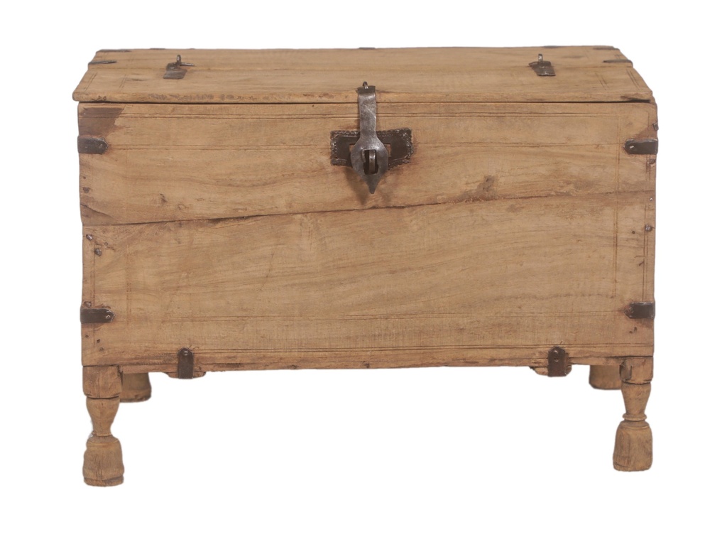Coffre en teck ancien