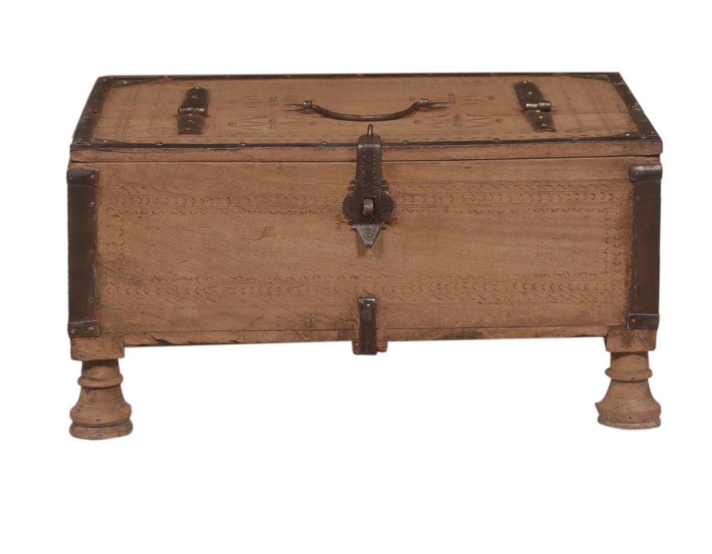 Coffre en teck ancien