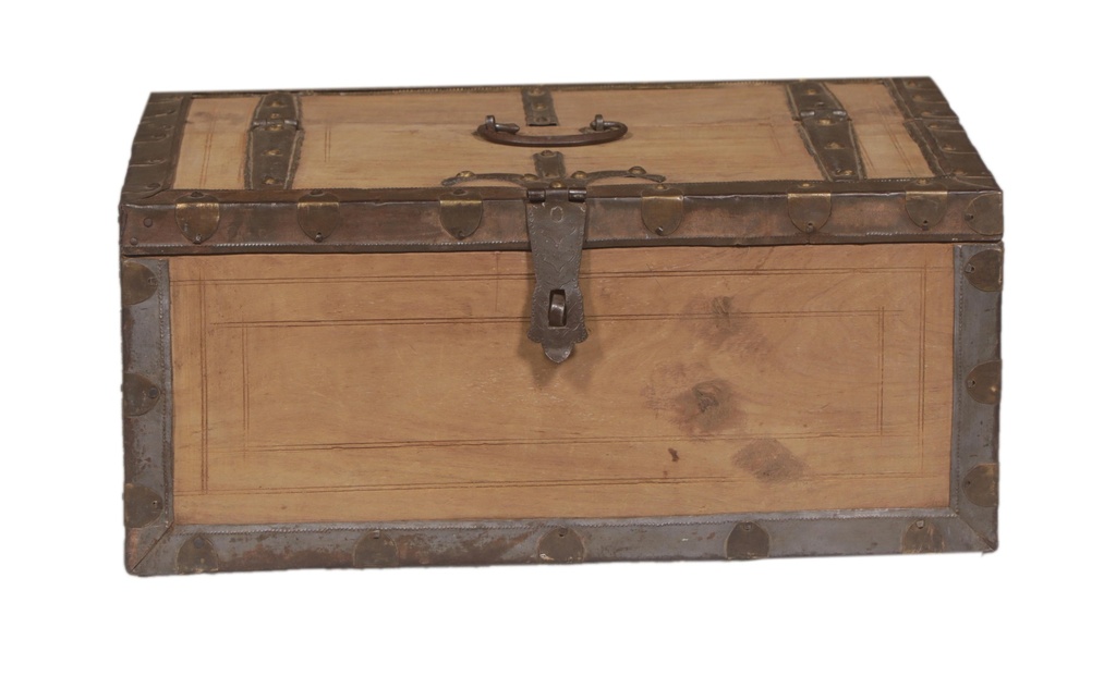 Coffre en teck ancien