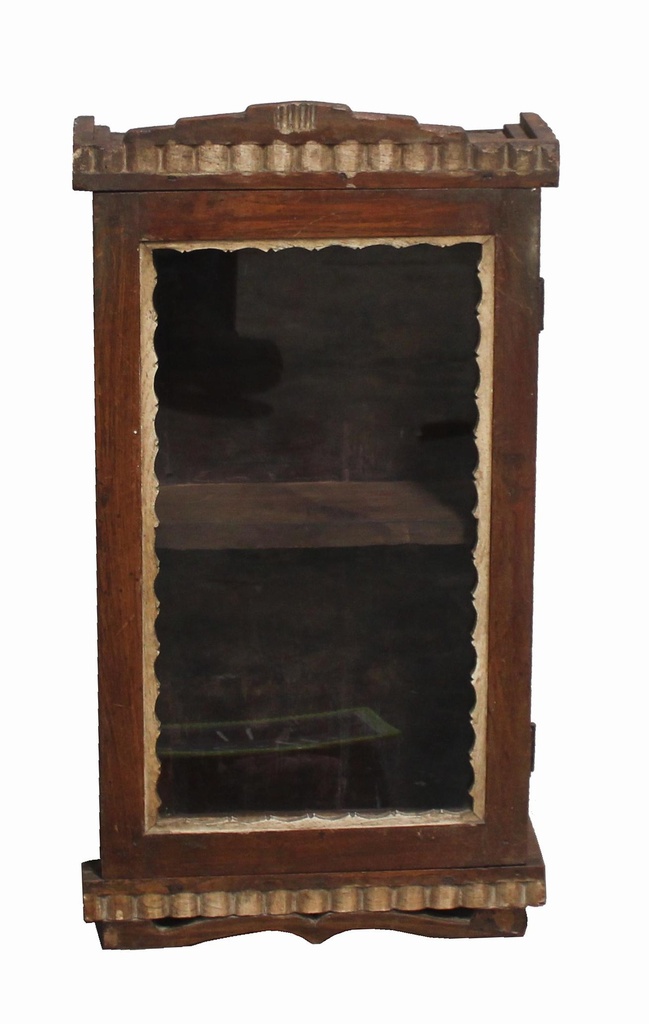 Vitrine murale en treck ancien