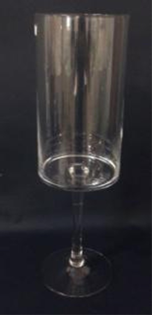 Vase cylindrique sur pied