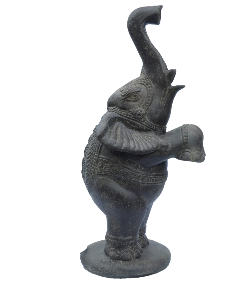 Eléphant debout