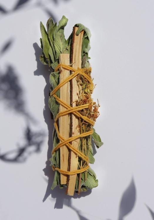 Bouquet du Cerf pour fumigation, sauge, millepertuis, bois de cèdre