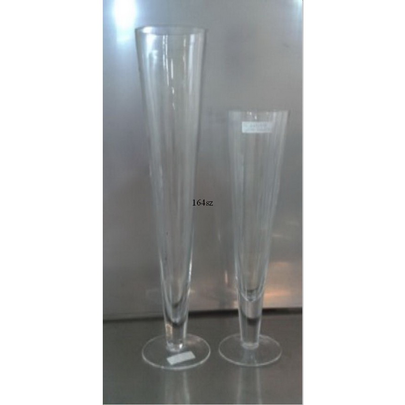 Vase conique sur pied