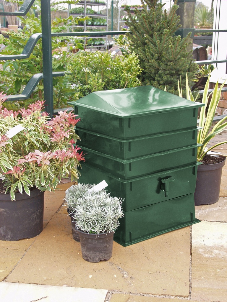 Lombricomposteur  a vers a etages(worm café)