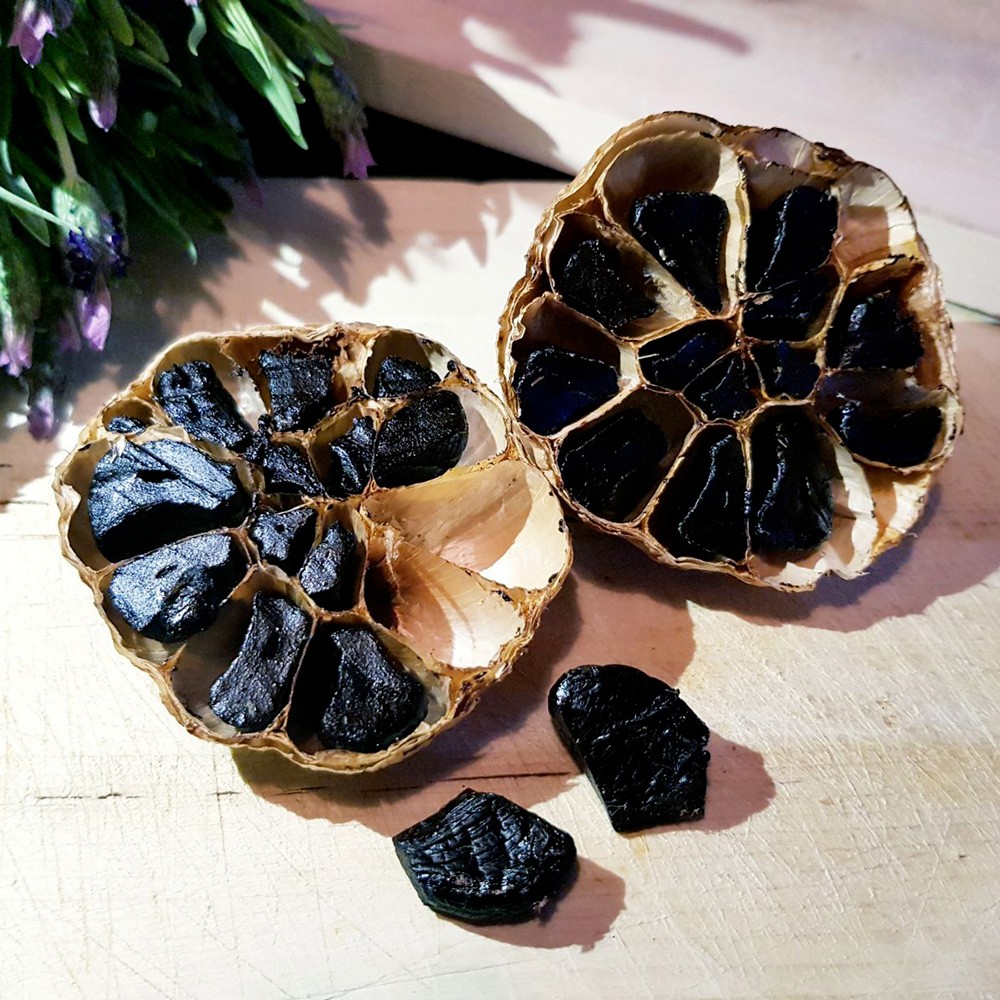 Ail noir de Lussery-Villars, 1 tête